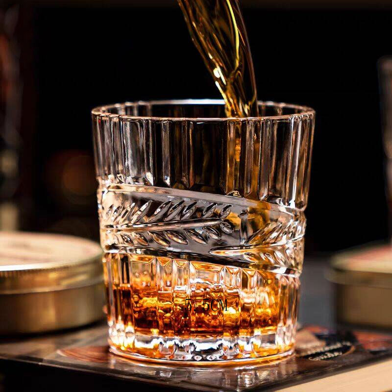 Bicchiere da whisky in rilievo - Wine Beer And Spirit recensione e prezzo